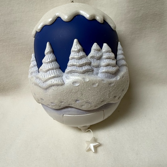 Disney's Winnie-the-Pooh "Sharing the Stars" Hallmark Ornament - Picture 8 of 13